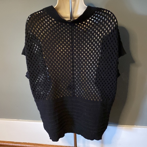 Venus Small Black Crocheted Short Sleeve Banded Bottom Sweater - Picture 3 of 8